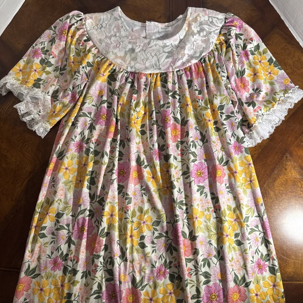 Spirit Costume Granny NightGown Muumuu Floral With Lace Size Ladies Small - Picture 5 of 8
